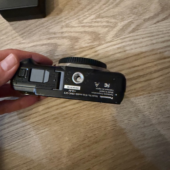 Panasonic Lumix GF3 Compact Black Camera - Picture 4 of 5